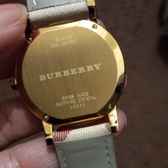 PRE-OWNED BURBERRY UNISEX 38MM CLASSIC CHECKED SWISS MADE QUARTZ WATCH BU9026 - Picture 6 of 11
